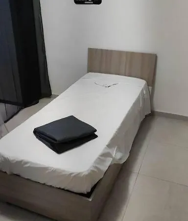 Apt.6 * Σεντ Πόλς Μπέι